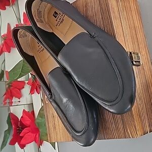 Black ladies White Mountain loafers size 8.5